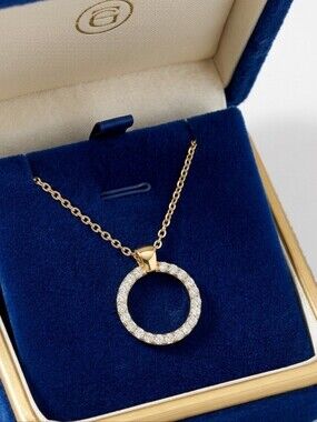 Elegant Gold Circle Pendant Necklace